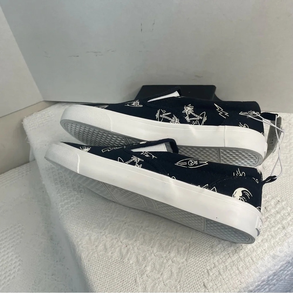 Old Navy Black and White Slip-On Shoes~ Size 5~‎ Summertime